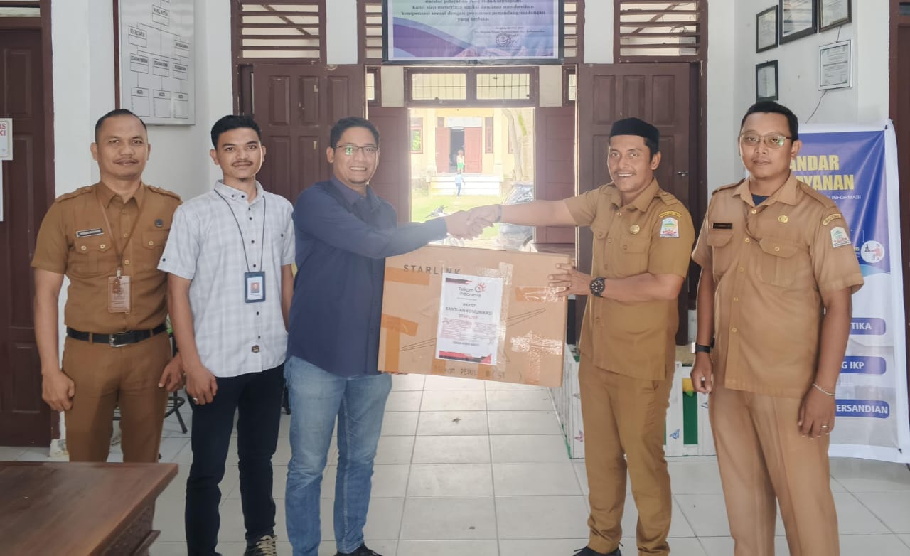 You are currently viewing PT Telkom Serahkan Satu Unit Starlink untuk Pemkab Aceh Singkil