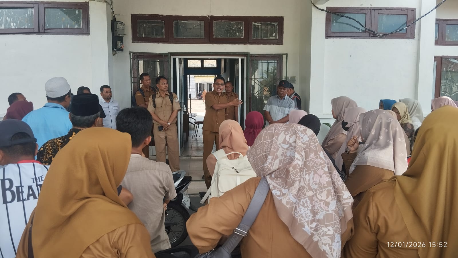 You are currently viewing Guru Korban Banjir Aceh Singkil Protes Bantuan ke Dinas Pendidikan
