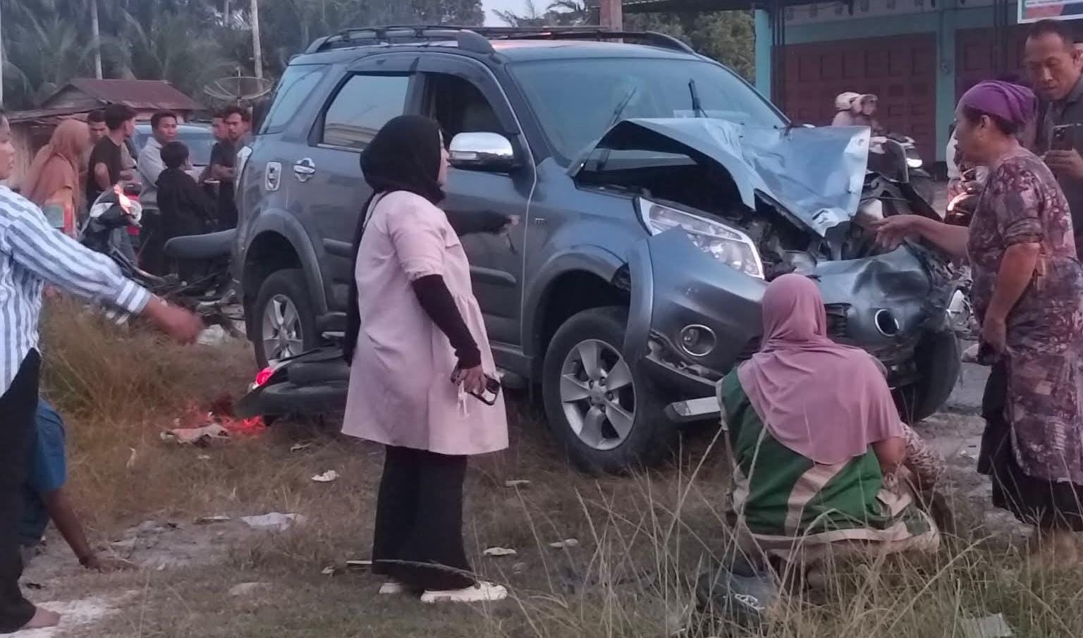You are currently viewing Melebar ke Kanan Jalan, Mobil Rush Tabrak Dua Sepeda Motor di Aceh Singkil