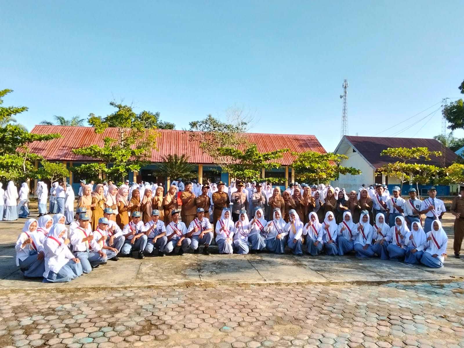 You are currently viewing Polisi Aceh Singkil Sambangi Sekolah, Siswa Diingatkan Jauhi Bullying