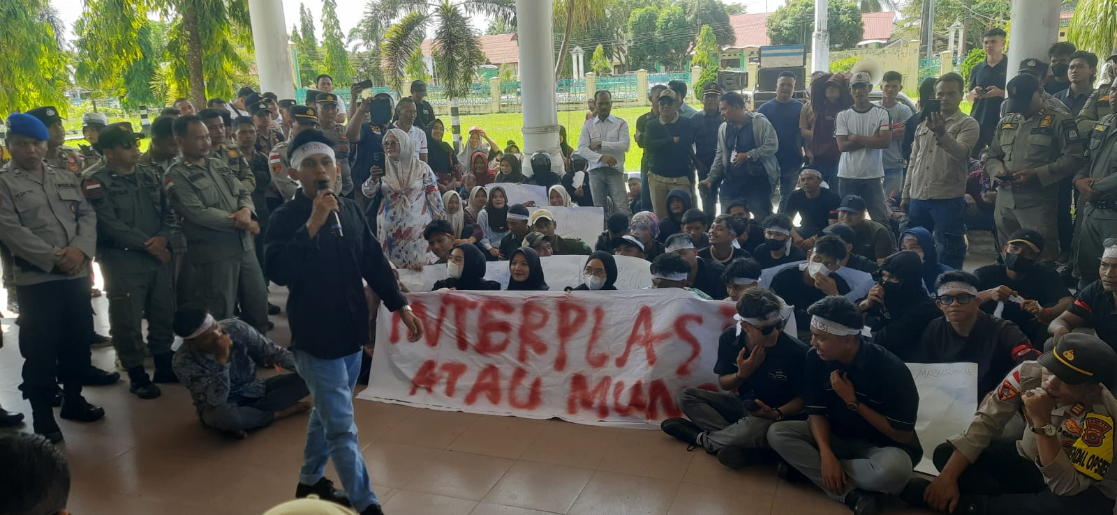 You are currently viewing Mahasiswa Desak DPRK Aceh Singkil Dukung Penolakan Pembangunan Batalyon Baru, Ini 9 Tuntutan Lainnya