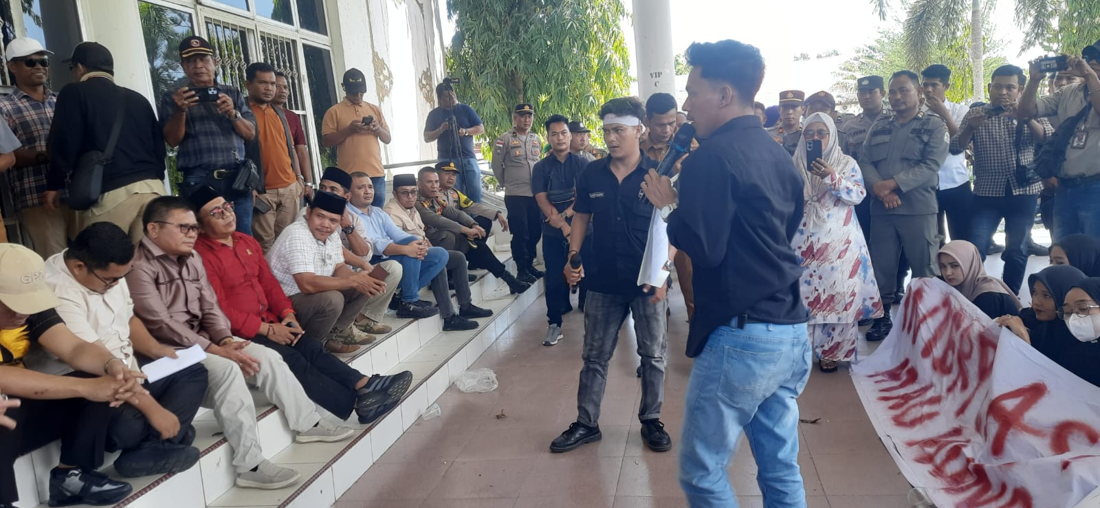 You are currently viewing Mahasiswa Sebut Ada Dugaan Jual Beli Jabatan di Pemkab Aceh Singkil