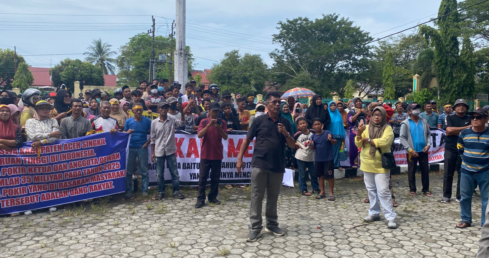 You are currently viewing Massa Demo DPRK Aceh Singkil, Desak APBK 2026 Segera Disahkan