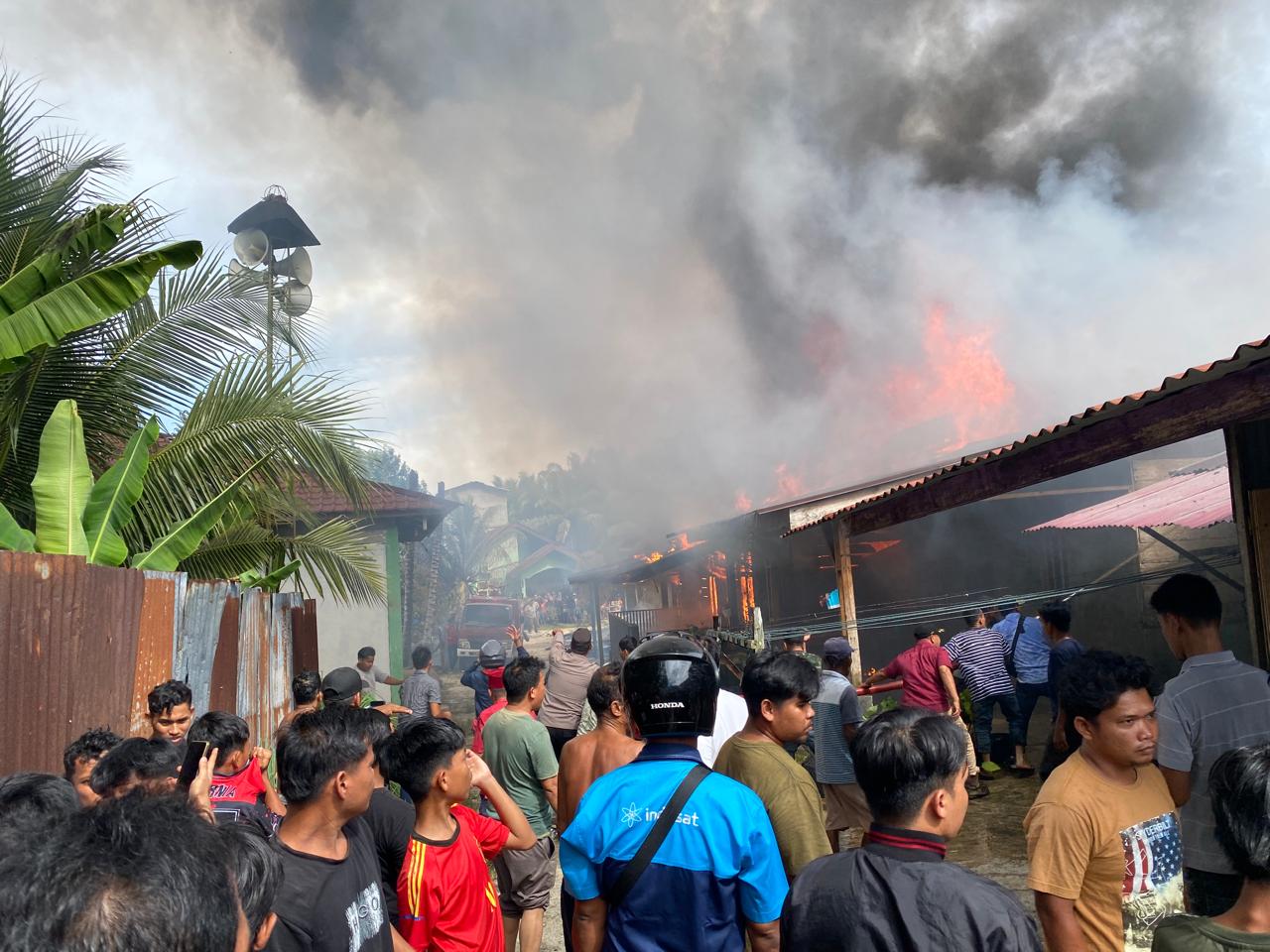 You are currently viewing Kebakaran Hanguskan 5 Rumah di Aceh Singkil, Api Cepat Membesar karena Cuaca Panas