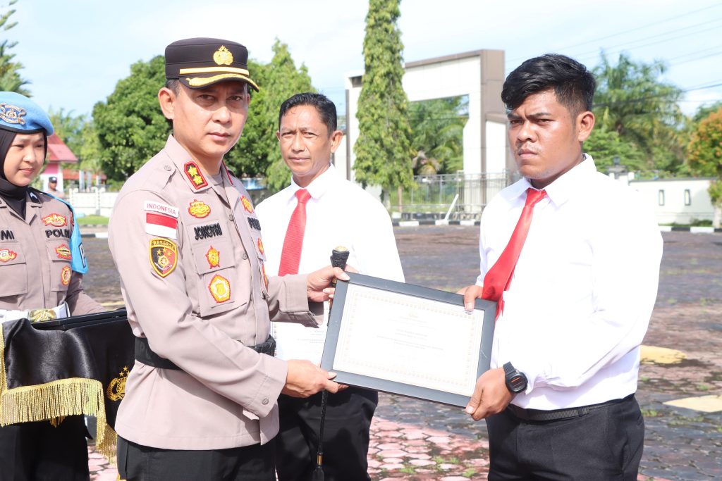 Ungkap Pencurian Kabel, Enam Personel Polres Aceh Singkil Terima Penghargaan