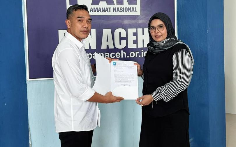 You are currently viewing PAN Pecat Anggota DPRK Aceh Singkil, Padhilah Pasmi Terima SK PAW