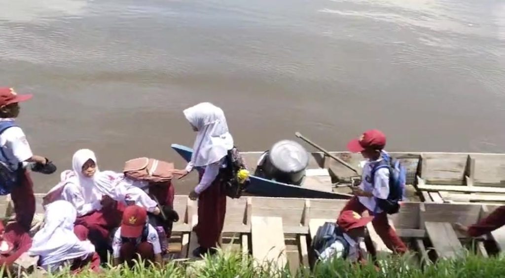 Hardiknas, AMPAS: Tak Seharusnya Anak Serasah Menyeberang Demi Sekolah