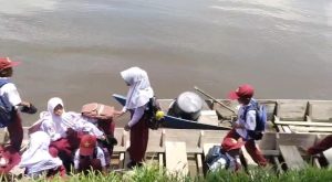 Hardiknas, AMPAS: Tak Seharusnya Anak Serasah Menyeberang Demi Sekolah