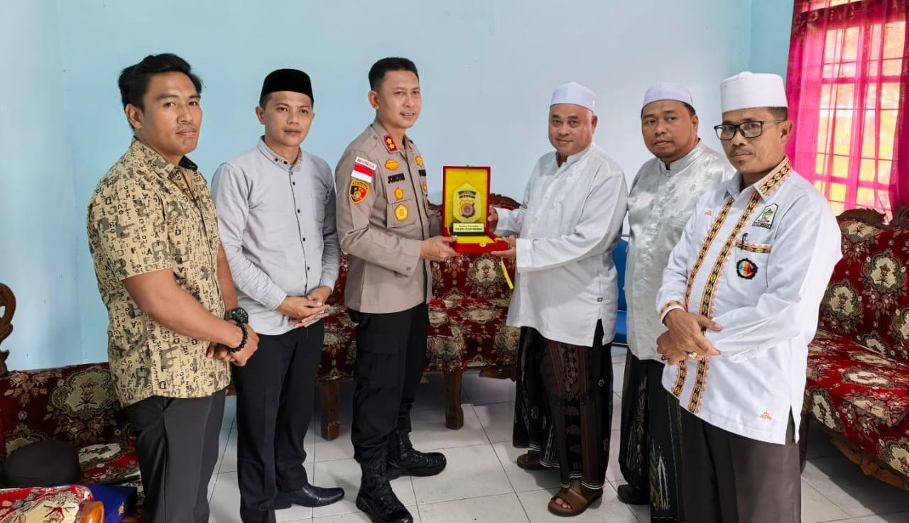 You are currently viewing Kapolres Aceh Singkil Sambangi STAISAR, Bahas Edukasi Hukum untuk Mahasiswa