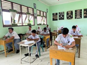 Read more about the article Ratusan Siswa MAN Aceh Singkil Ikuti Ujian Akhir Semester Berbasis Aplikasi