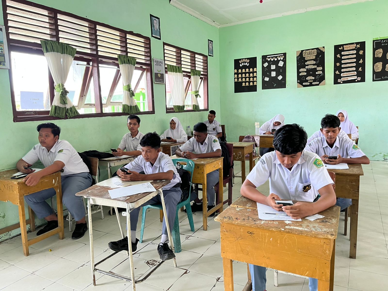 You are currently viewing Ratusan Siswa MAN Aceh Singkil Ikuti Ujian Akhir Semester Berbasis Aplikasi