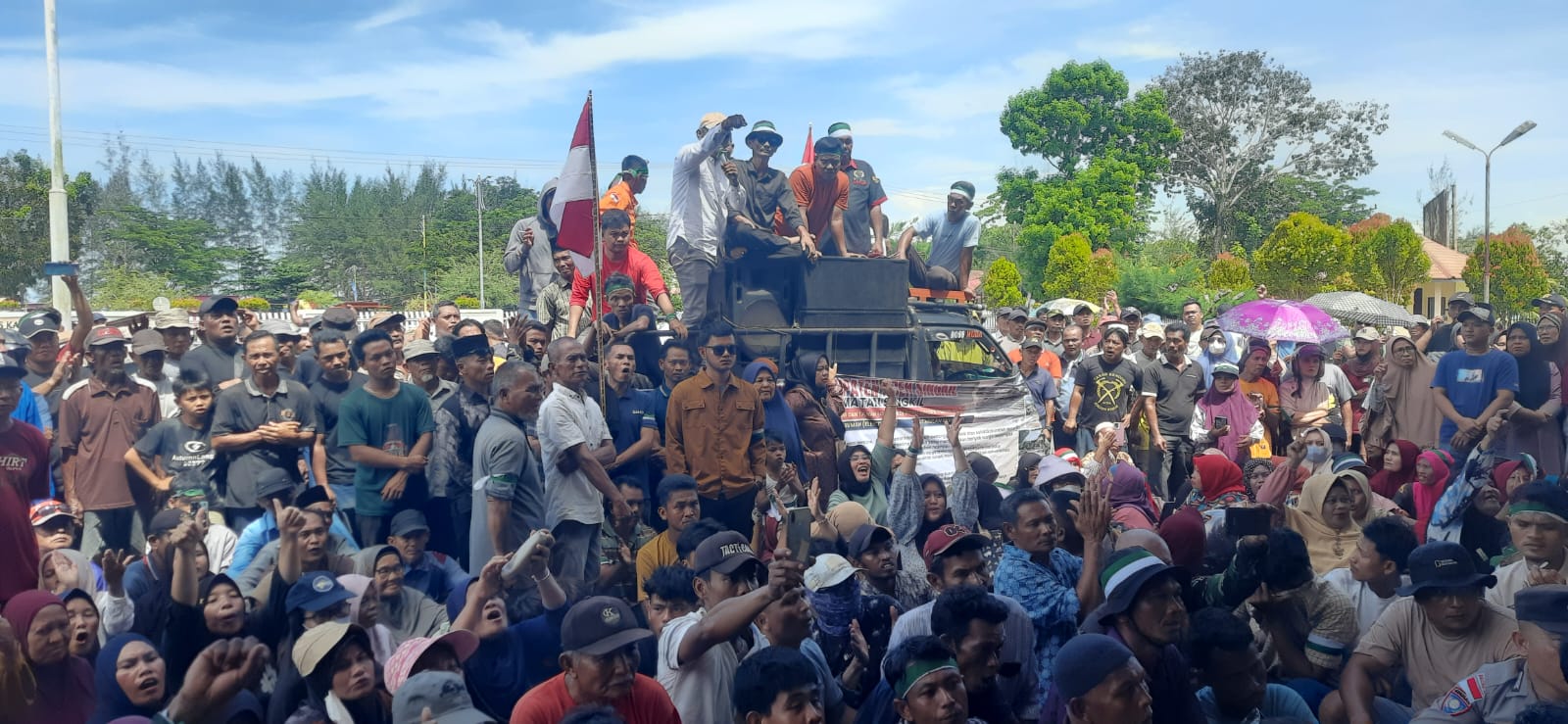 You are currently viewing Korban Banjir Aceh Singkil Ancam Gugat Pemkab Jika Jadup Tak Cair dalam 3 Bulan