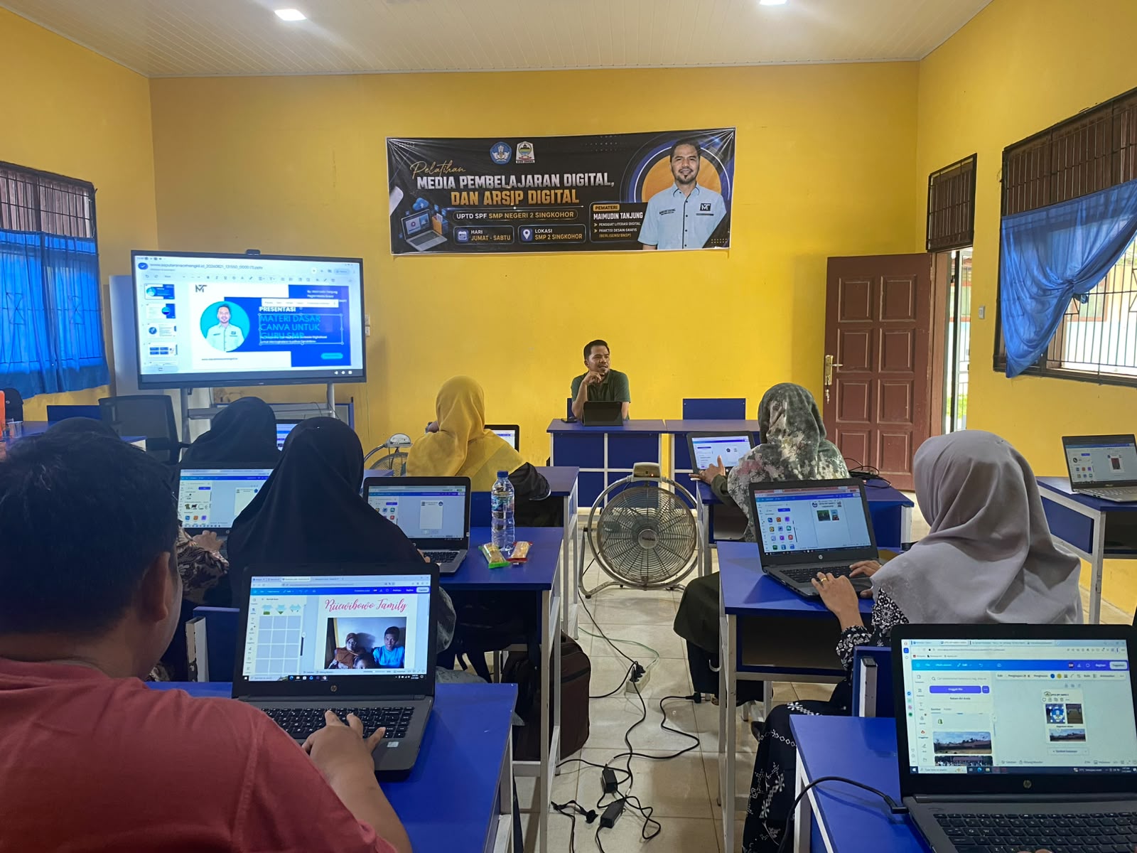 You are currently viewing Guru SMPN 2 Singkohor Dilatih Media Pembelajaran Digital