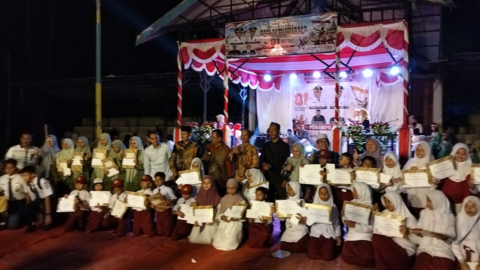 You are currently viewing Penganugerahan Pendidikan Aceh Singkil, Puluhan Pelajar Berprestasi Raih Penghargaan