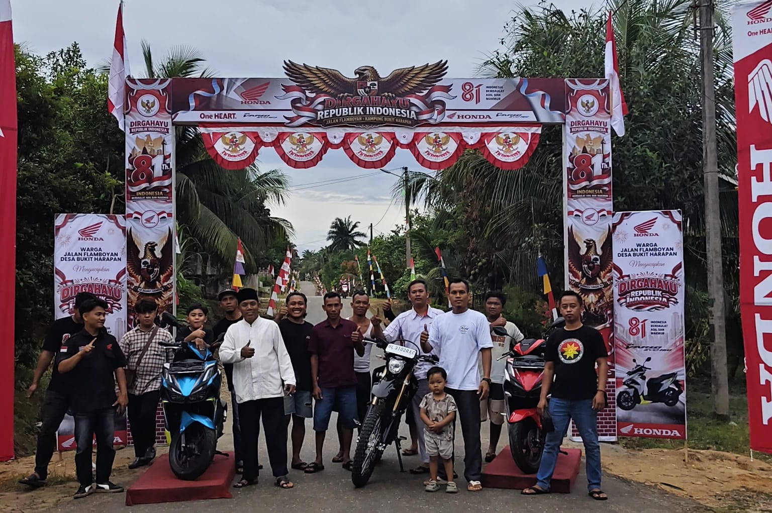 You are currently viewing Desa Bukit Harapan Aceh Singkil Juara I Lomba Hias Gapura Honda se-Aceh