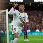 Penyerang Real Madrid asal Prancis, Kylian Mbappe, merayakan gol pertama timnya dalam pertandingan Liga Spanyol antara FC Barcelona dan Real Madrid CF di Stadion Camp Nou, Barcelona, ??pada 25 Oktober 2026.(AFP/LLUIS GENE)