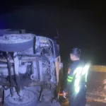 Mobil terbali
