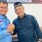 Syarifuddin Bancin, Ketua DPD Apkasindo Aceh SIngkil (kiri) bersama Gulat Medali Emas Manurung, Ketua Umum DPP Apkasindo/Presiden Sawit (kanan)