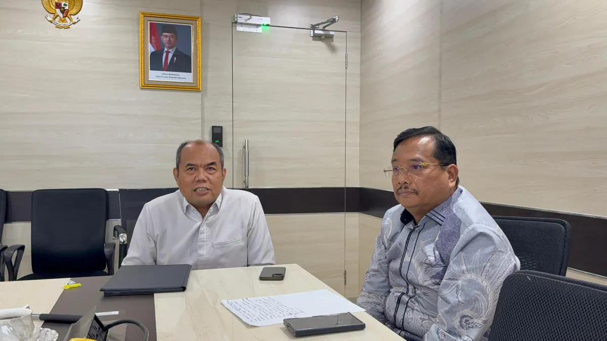 Bupati Aceh Singkil ,Safriadi Oyon (kanan) menemui Direktur Jenderal Perlindungan Sosial Kementerian Sosial, Agus Zainal Arifin (kiri) di kantor Kementerian Sosial lDok.Prokopim Aceh Singkil