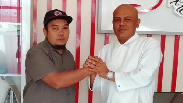 T. Rival Amiruddin, Ketua DPW PSI Aceh (kanan) bersama A. Sinaga, Ketua DPD PSI Aceh Singkil. lDok.Istimewa