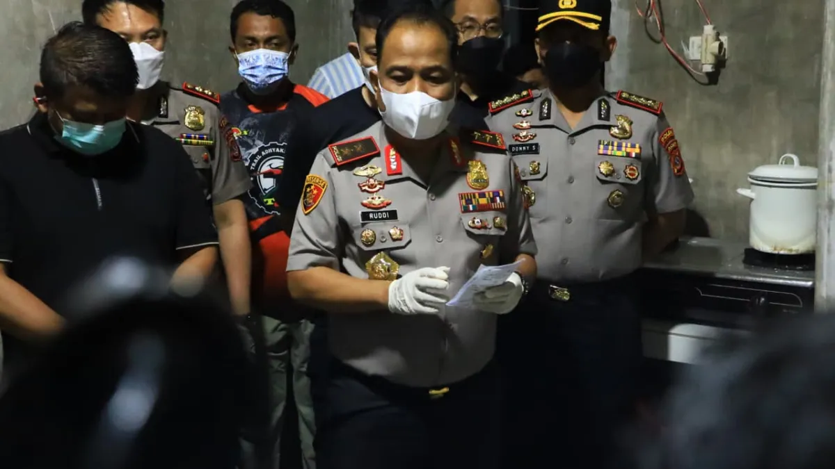 Irjen Pol Ruddi Setiawan, Kapolda Aceh saat di lokasi pengungkapan laboratorium narkotika di Desa Beureueh, Kecamatan Mutiara Timur, Pidie, Jumat, 23 Oktober 2026. lDok.Humas Polda Aceh